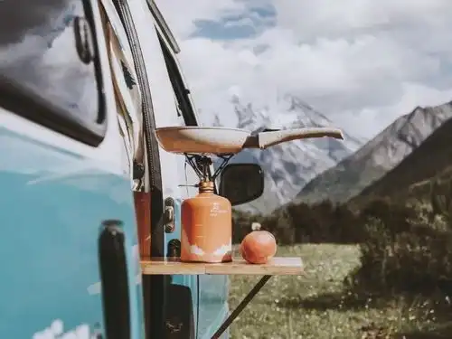  深圳夏令营这对异想天开的小情侣把家装进4㎡房车,7个月环游大半个中国