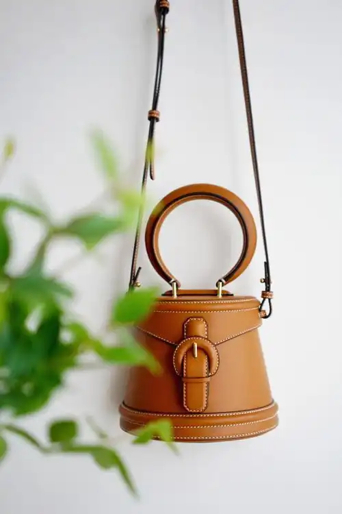  初入职场的女生选什么包包小众简约,这几款包包不输万元大牌