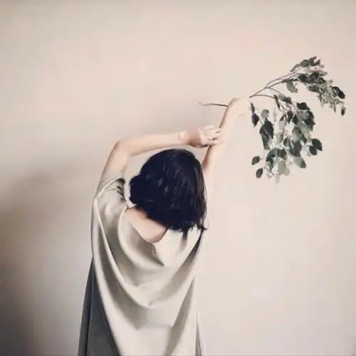  微信头像一个人伤感带字男微信头像图片大全