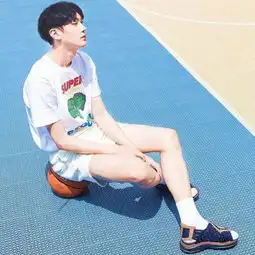  2016最新情侣头像要拿着篮球的那种