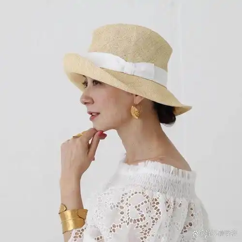  你有没有经常看到这样的言论,说中年女人不适合穿碎花裙