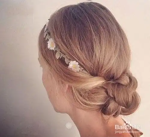  十款新娘带花发型图片