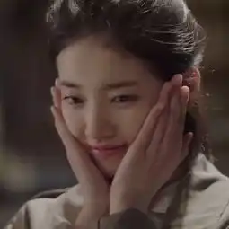  头像丨今年我决定走复古路线穿去年的衣服