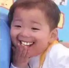  地表最强撞脸岳云鹏和妹纸合影傻傻分不清