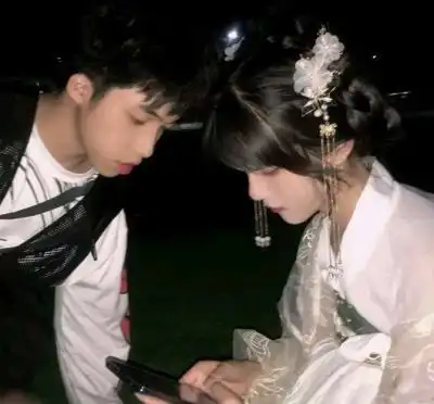  男生暗恋女生会有什么样的表现