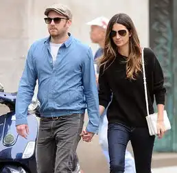  情侣出街亲密又有爱欧美明星情侣街拍辑