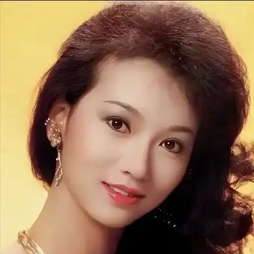 看看赵雅芝卸妆后,再看许晴俞飞鸿卸妆后,确定是同一个人吗