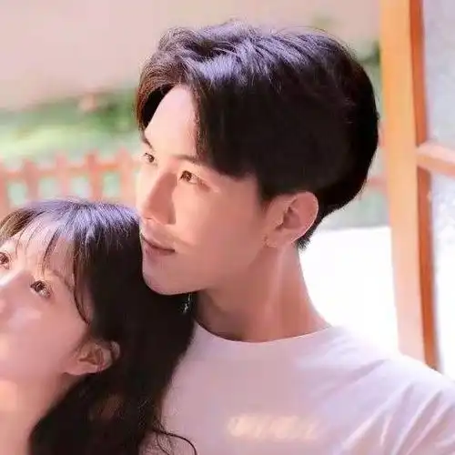  温柔的情侣头像被爱好似有靠山