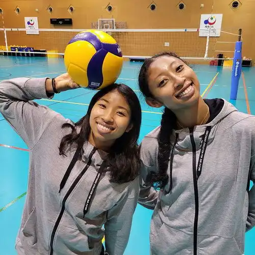  看看图片上都是谁日本女排曾经的混血希望之星成为球队免费翻译