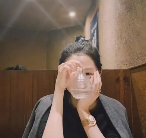  鹿晗关晓彤又双叒叕发糖了日本约会被偶遇,同桌吃饭超有夫妻相