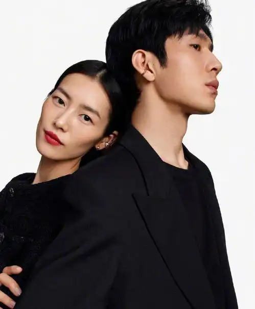  井柏然刘雯现身机场先后乘车返回住处感情稳定