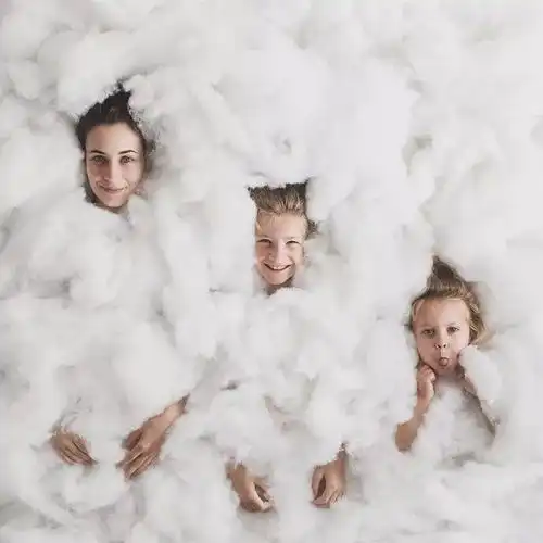  母女三人凭借一组照片爆红ins,网友直呼又来骗我们生女儿