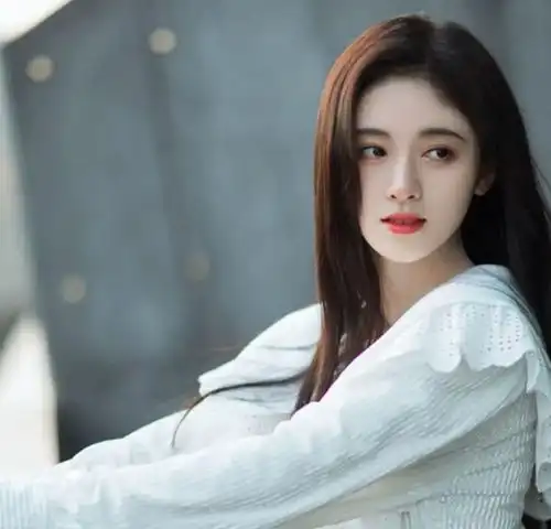 约会女生带闺蜜,三人约会你该怎么办是友好蹭饭还是另有玄机