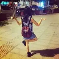  qq情侣头像不带字但是带书包