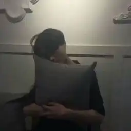  伤感情侣yy头像两张一男一女和一个不主动的男生在一起很累