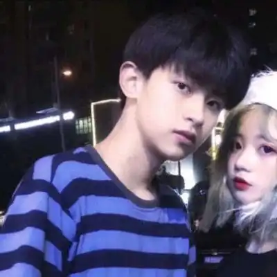  最热情侣头像一人一半恩爱我的心只为你停留