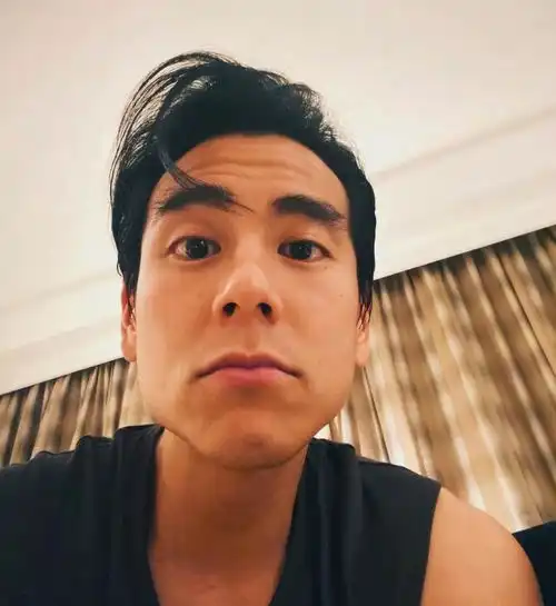 彭于晏跪地哭泣引粉丝心疼,为新戏拼尽全力,这才是好演员