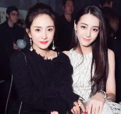叫闺蜜已过时,听听迪丽热巴对杨幂的3字称呼,网友难怪你能红