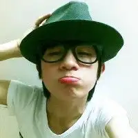  帅酷戴眼镜的男生头像很多时候需要自觉的放弃