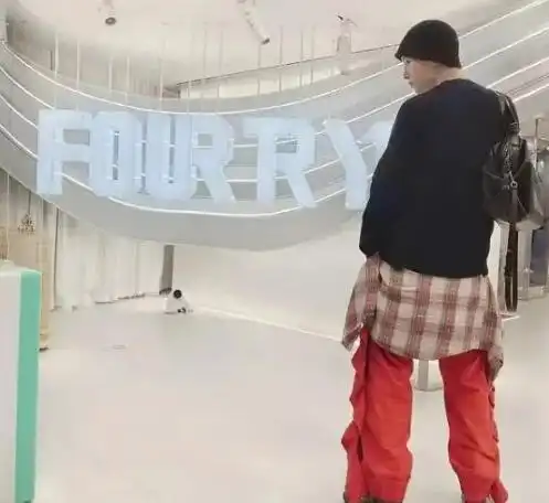  欧阳娜娜自来熟引发绯闻,欧阳娜娜穿陈伟霆睡衣,毫无避嫌之意