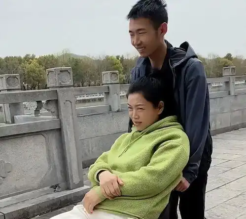 湖南女子经历了丧子瘫痪离异后,闺蜜的一个举动令人意想不到