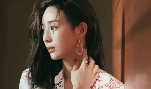 张钧甯切换事业路线,绯闻男友个个精彩,奈何还没修成正果