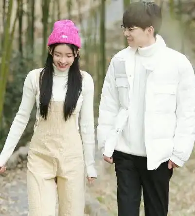  王大陆蔡卓宜恋情疑曝光,两人在街头拥吻,醉酒后被男方公主抱