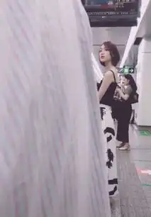  抖音候车美女成功走红,站的笔直,网友心动的感觉