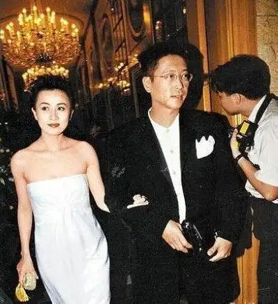 李嘉欣王祖贤本是闺蜜,一个入豪门一个入佛门