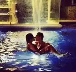  拜托,要亲吻的情侣头像,越多越好,谢谢,急