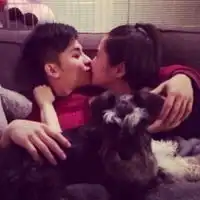 沙发热吻