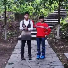  大学情侣爆笑换装照