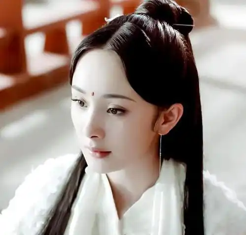  从这些小事中,就可以发现杨幂情商高,真的也是当之无愧