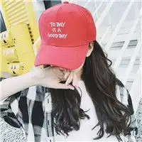  戴帽子女生低头头像好看个性带帽子的女生