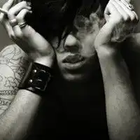  每晚只能用香烟来把我麻醉抽烟