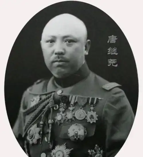 此军阀已有八房妻妾,为了霸占下属的老婆,把下属调走还暗杀了他