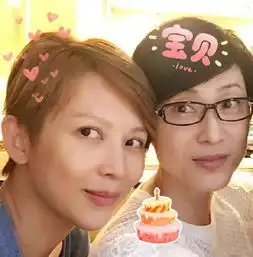 蔡少芬晒合影为闺蜜陈法蓉庆生直呼全家人都爱她