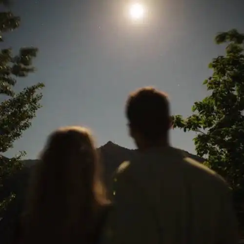  ins热门情侣头像如果你变得成熟了,哪怕是恨的人都可以原谅