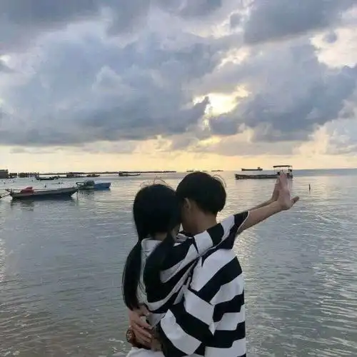  跪求这张同款情侣头像