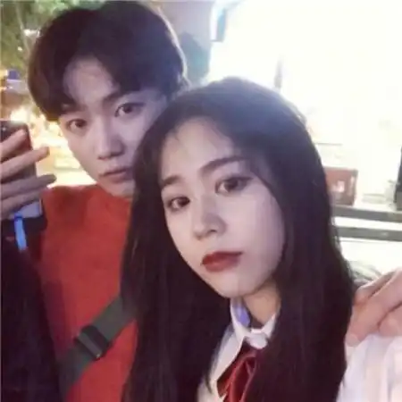  2020年微信情侣头像图片不顾一切的奔向你