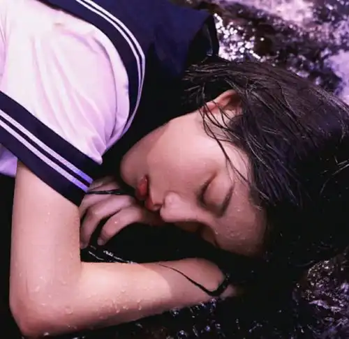  女头别把你的小朋友弄丢了被别人捡到是不会还的