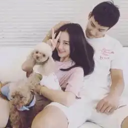  最新青春好看情侣微博头像合照一对遇见每个人都是一种缘分