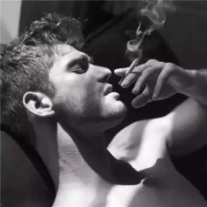  超拽男生黑白头像欧美,霸气成熟抽烟的男人