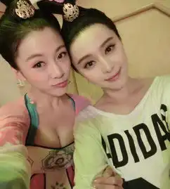 当所有人都在抢镜的时候,看看郑爽是怎么做的
