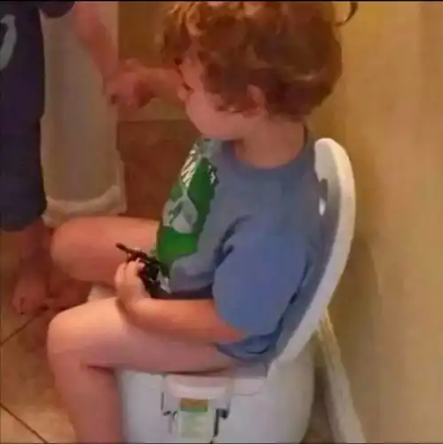  老师网课直播时,不知道学生可以看到他的屏幕结果尴尬了