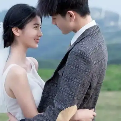  从校服到婚纱,情侣头像