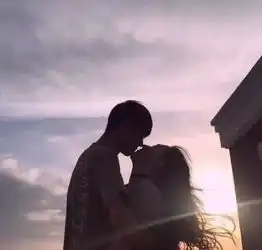  最近爆火的表白情侣头像不知道为什么,总想与你在一起