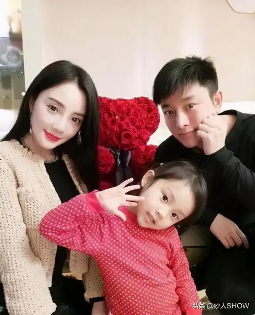  pgone谈出事后想自杀,与李小璐已结束,称有人雇大妈搞他