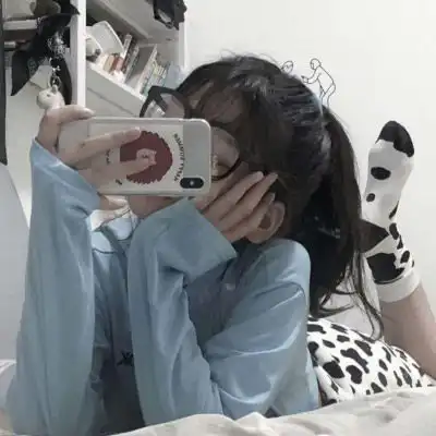 校园女生同桌头像一左一右