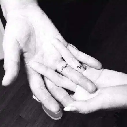  情侣戒指纹身头像